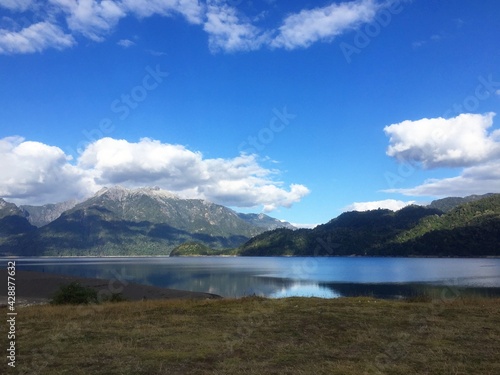 lake and mountains © Fernanda
