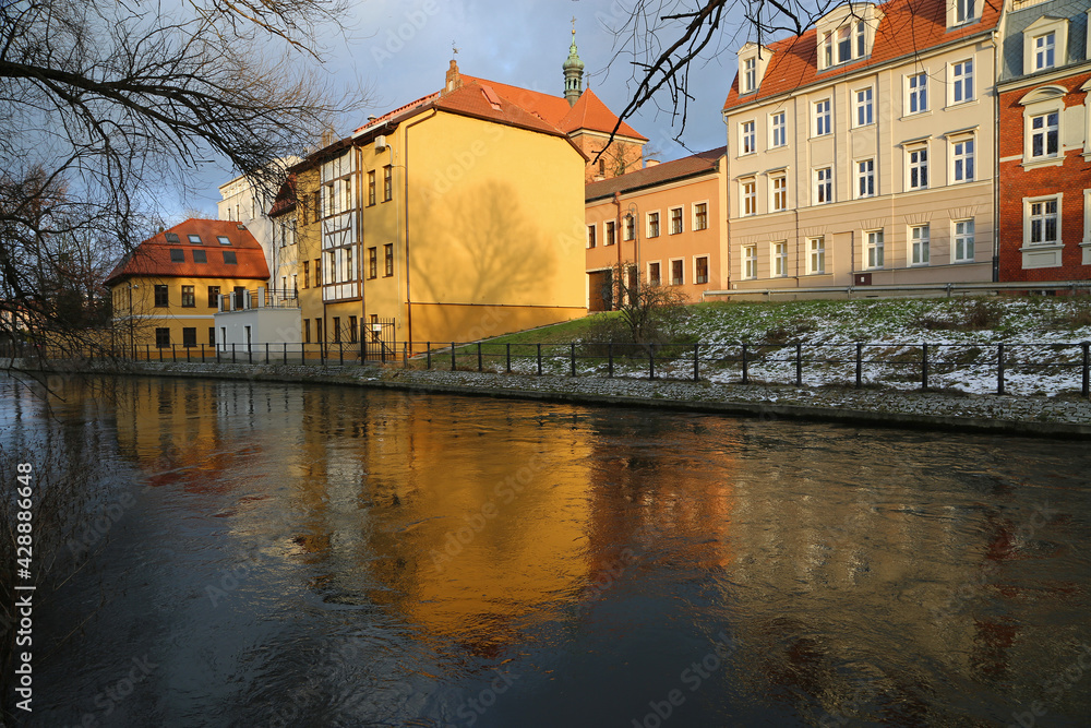 Fototapeta premium Tenement on the river - Bydgoszcz, Poland