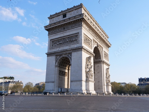 The arc de Triomphe in April 2021, Paris, France. © Yann Vernerie