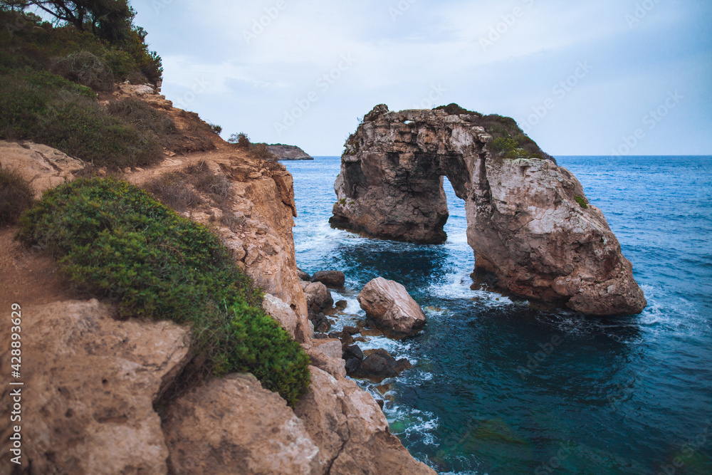 Obraz premium rock in the sea