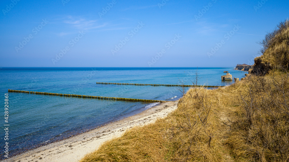 Strand mit Buhnen bei Wustrow an der Ostsee