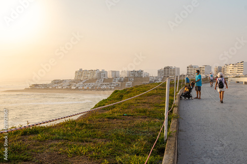 Fotografia Caminata por la playa con vista al mar