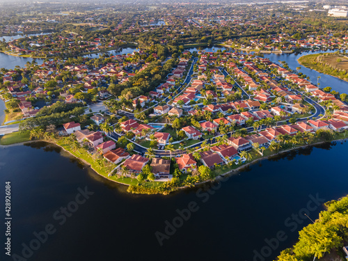 Fotografie Beautiful aerial view of the luxurious suburbs in Florida, Fort Lauderdale