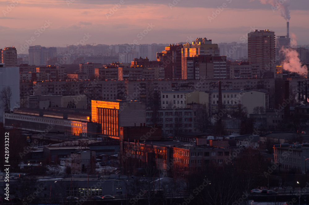 Fototapeta premium Sunset light in big city on buildings