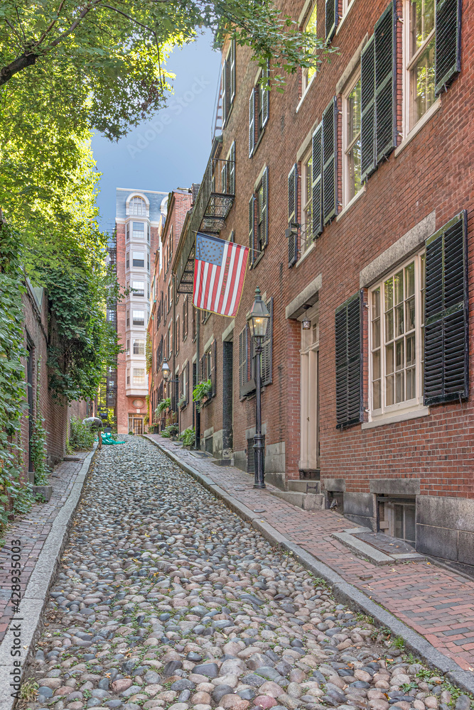 Beacon Hill neighborhood with old cobble stones, downtown Boston, Massachusetts