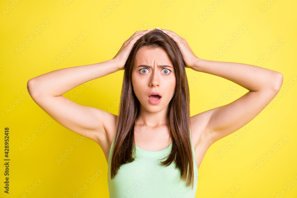 Obraz premium Photo of shocked troubled scared lady hands head open mouth wear green top isolated yellow color background