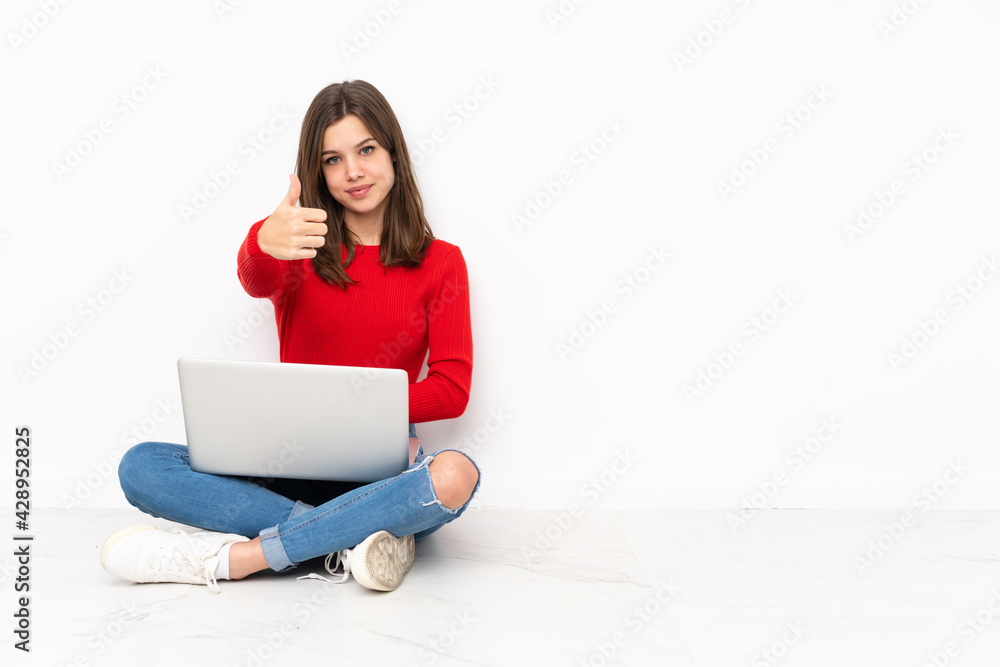 Naklejka premium Tenaager girl working with pc isolated on white background with thumbs up because something good has happened
