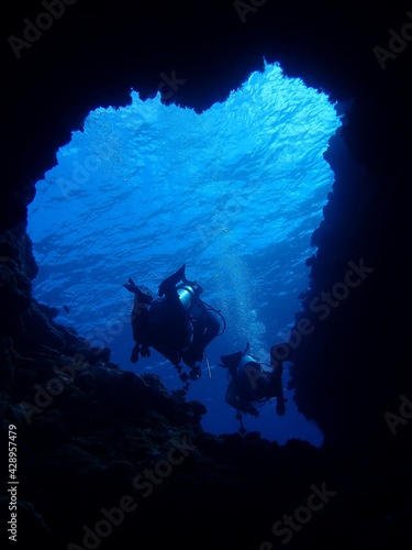 沖縄慶良間諸島のハートの青の洞窟 Heart Blue Cave in Kerama Islands, Okinawa