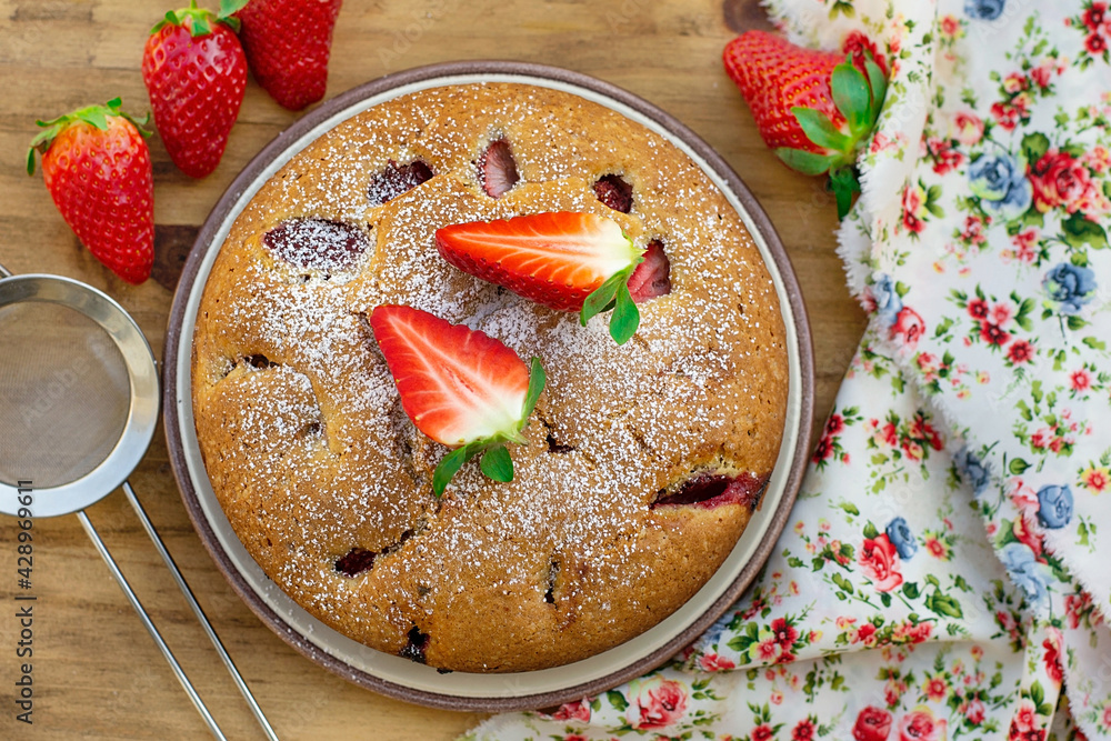 Fotografie Sweet cake with fresh strawberries