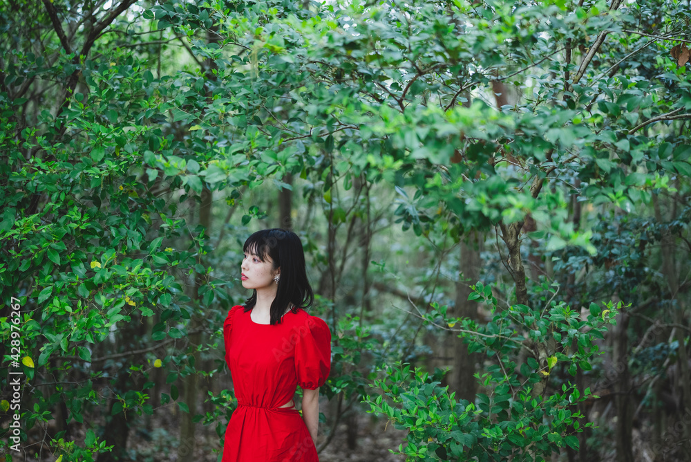 自然の中の女性 自然の中の女性