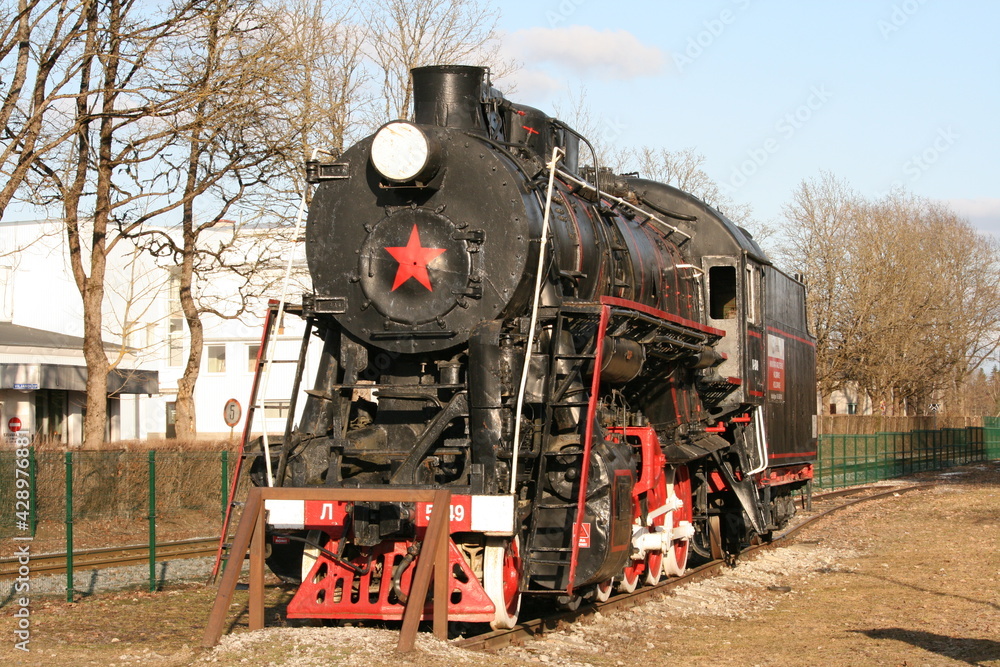 Naklejka premium Alte Dampflok aus der Sowjetunion - Roter Stern