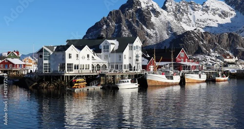 Fischerdorf Henningsvaer auf den Lofoten, Norwegen
