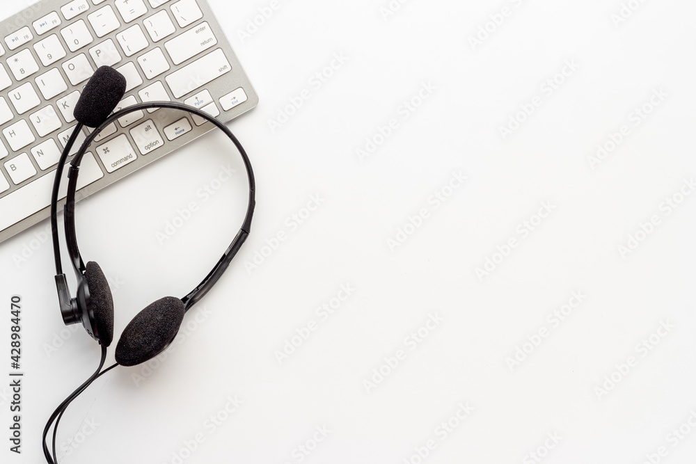 Voip headset and computer laptop. Customer service help Voip headset and computer laptop. Customer service help
