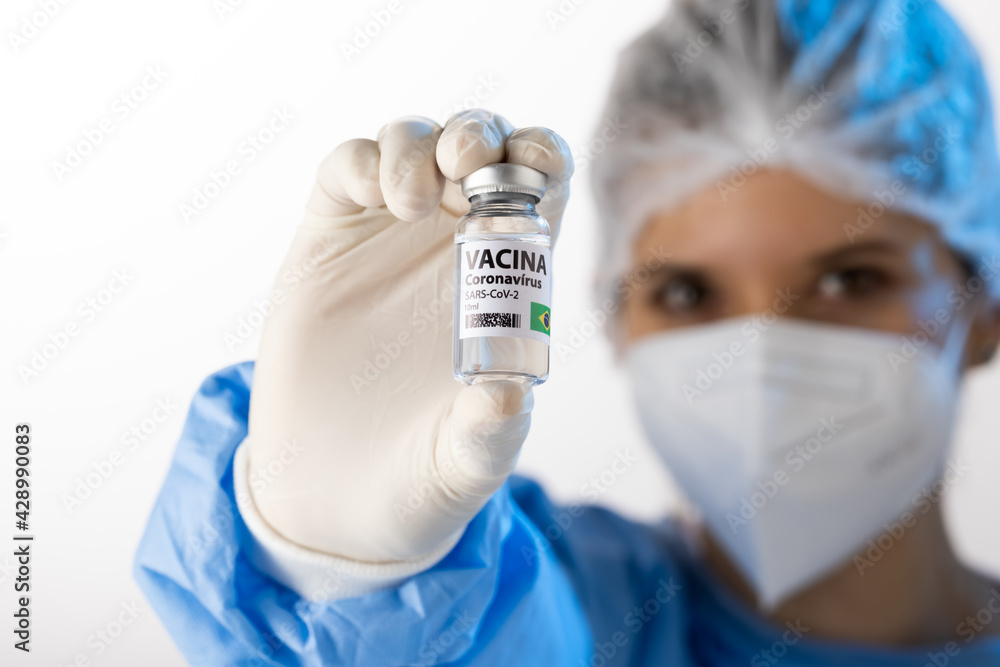 Cientista com vacina Cientista com vacina