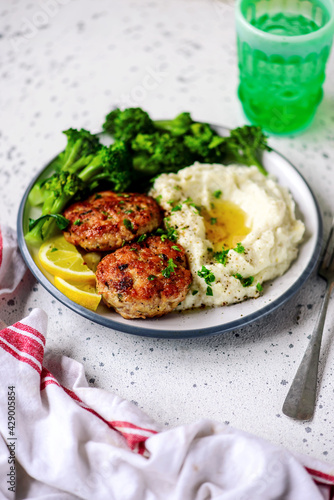 homemade chicken cutlets with mashed potatoes