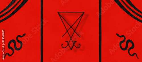Obraz na płótnie Sigil of Lucifer and silhouettes of serpents