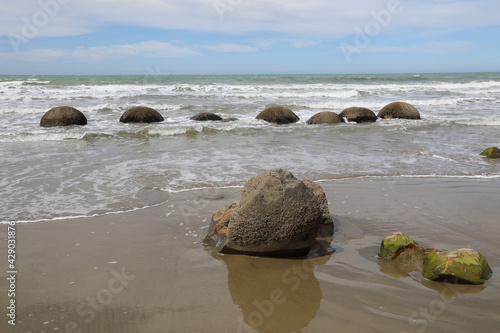 Moeraki Boulders / Moeraki Boulders / photo