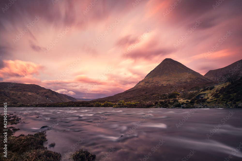 Φωτογραφία Sunset at Sligachan, The Old Bridge, Isle of Skye, Scotland United Kingdom