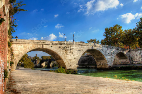 Φωτογραφία Pons Cestius, Crossing the Tiber, Rome