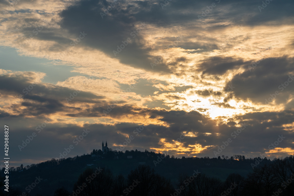 Sonnenuntergang in Linz mit Pöstlingberg