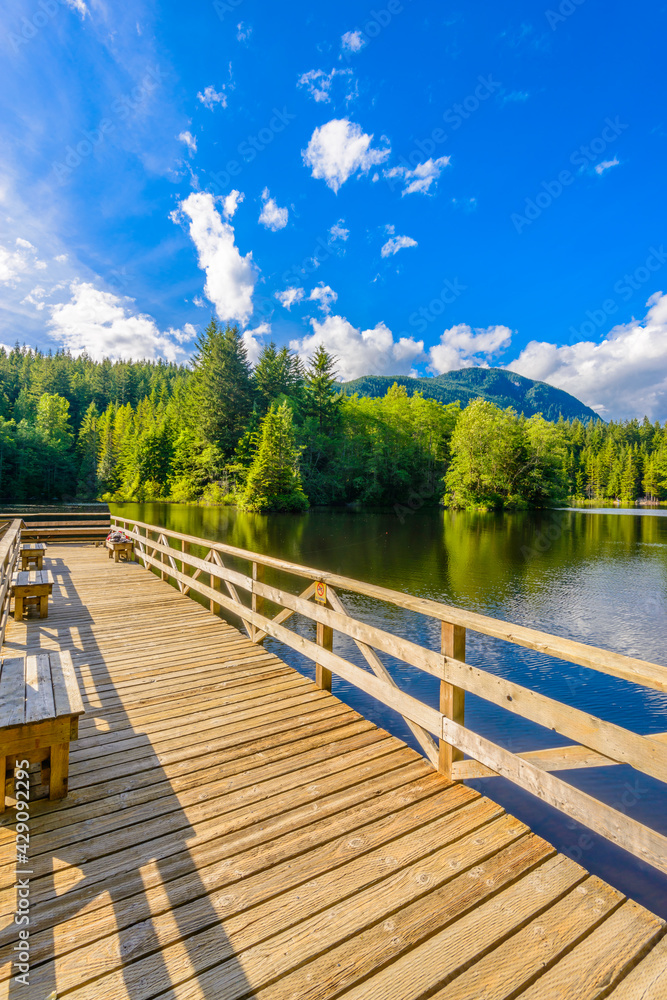 Fototapeta premium Majestic mountain lake in Canada.