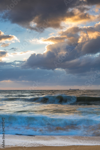 Fototapeta Naklejka Na Ścianę i Meble -  Sunrise at the seaside with a cloudy sky