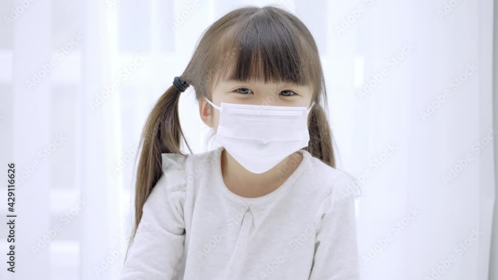 マスクを着用した女の子 マスクを着用した女の子