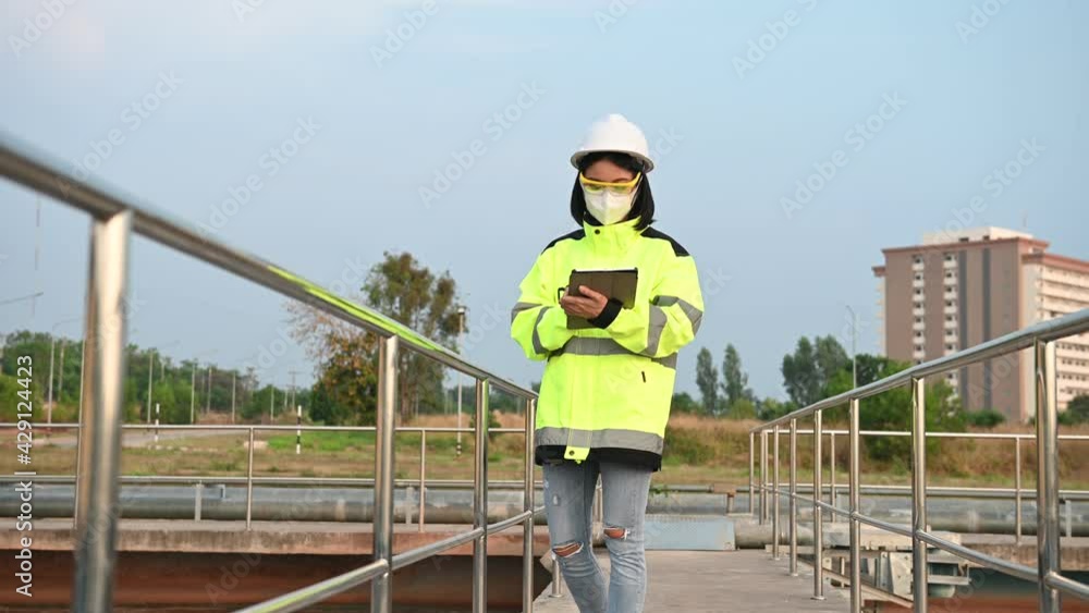 Environmental engineers work at wastewater treatment plants,Water supply engineering working at Water recycling plant for reuse
Environmental engineers work at wastewater treatment plants,Water supply engineering working at Water recycling plant for reuse