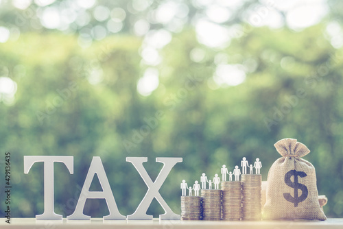 Foto Family tax benefit / residential property or estate tax concept : Word Tax, US d