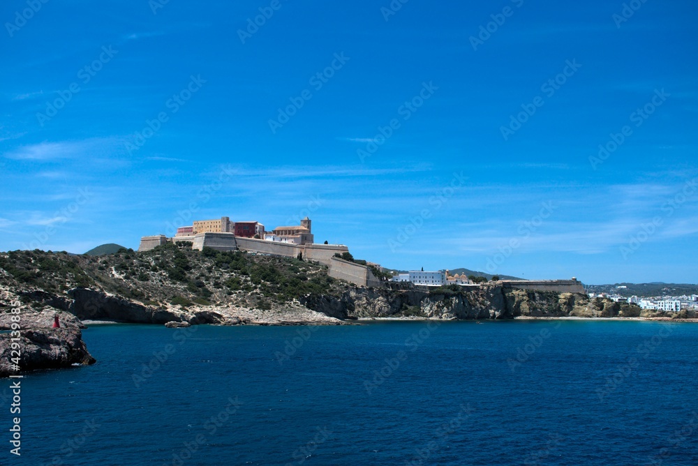 Vista de la fortaleza de ibiza desde el mar