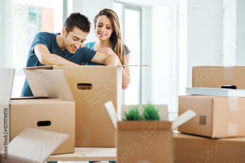 Smiling couple moving in a new house © StockPhotoPro
