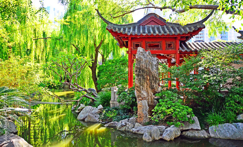 Japanischer Garten mit rote Pagode