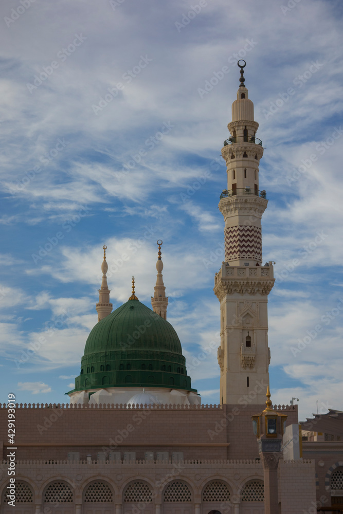 green-dome-of-masjid-al-nabawi-on-a-blue-sky-day-prophet-muhammed-sw