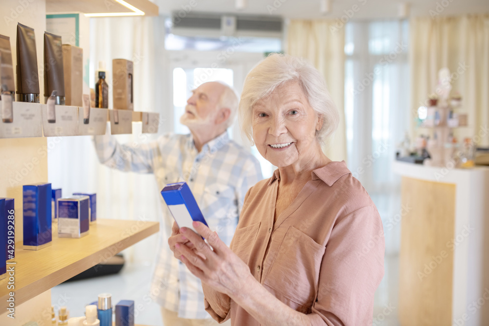 Elderly couple choosing cosmetics in a beauty salon Elderly couple choosing cosmetics in a beauty salon