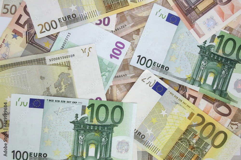 Fondo con billetes euros de distintos valores Fondo con billetes euros de distintos valores