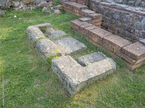 Wallpaper Mural 108 / 5000
Резултати превода
Roman settlement, Felix Romuliana in Serbia, 3rd and 4th centuries. Sacrificial stone bed at the ancient city Torontodigital.ca