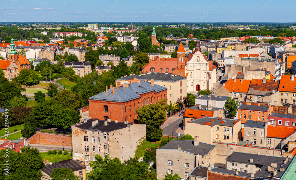 Obraz premium Panoramic aerial view of old town quarter in historic city center with Tumska street, Rynek market square and traditional tenement houses in Gniezno, Poland