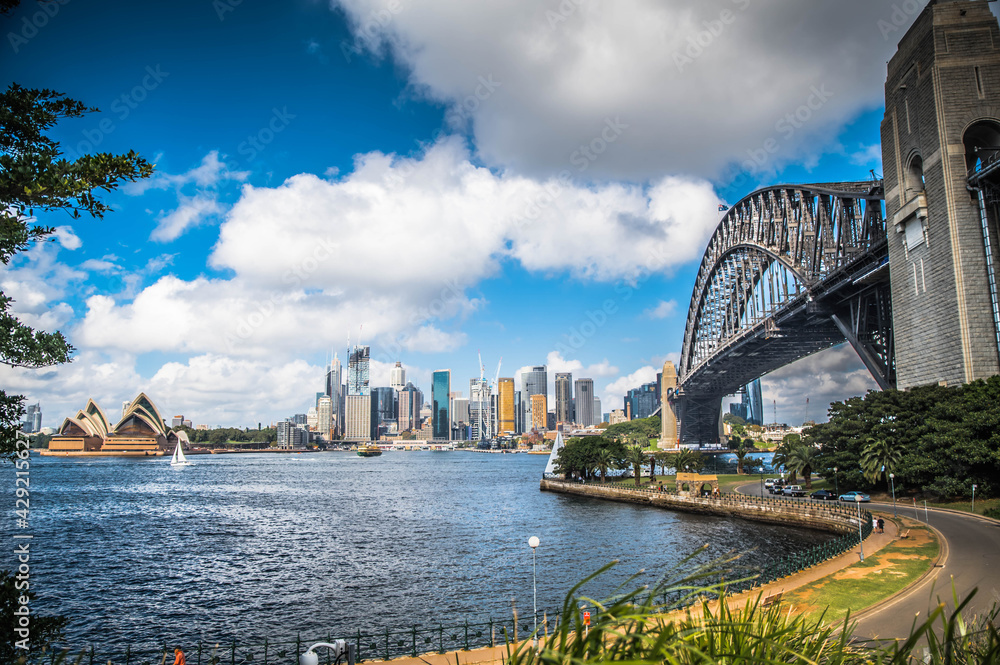 Naklejka premium bridge over the river thames