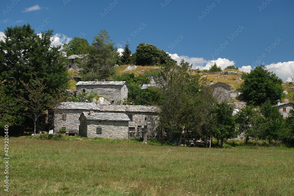 Φωτογραφία Stone chalet  in Campocatino, in the green valley of the Apuan Alps mountains
