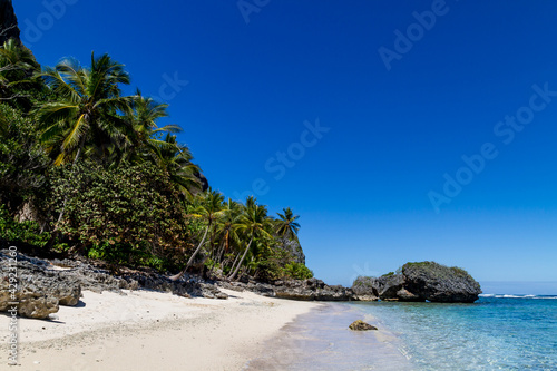 Playa La Fronton beach - Dominican Republic © nicolebleck