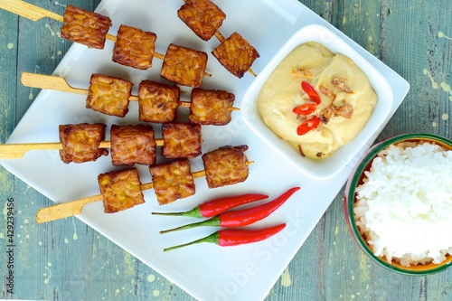 Photos Tempeh Skewers served with spicy peanut sauce and fried onion