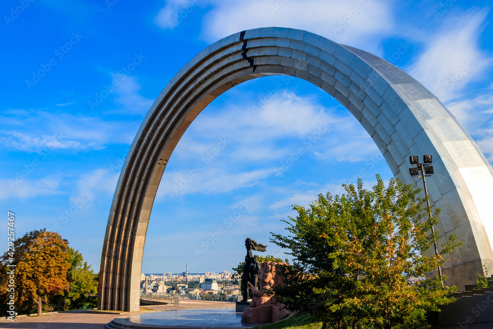 Fototapeta premium Peoples' Friendship Arch in Kiev, Ukraine