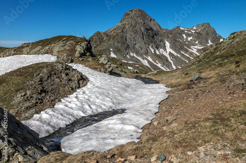 Le Galeteau , Paysage du Massif de Belledonne au printemps, Alpes , Isère , France photo