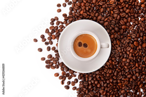 cup of coffee and coffee beans isolated on white background © Jam