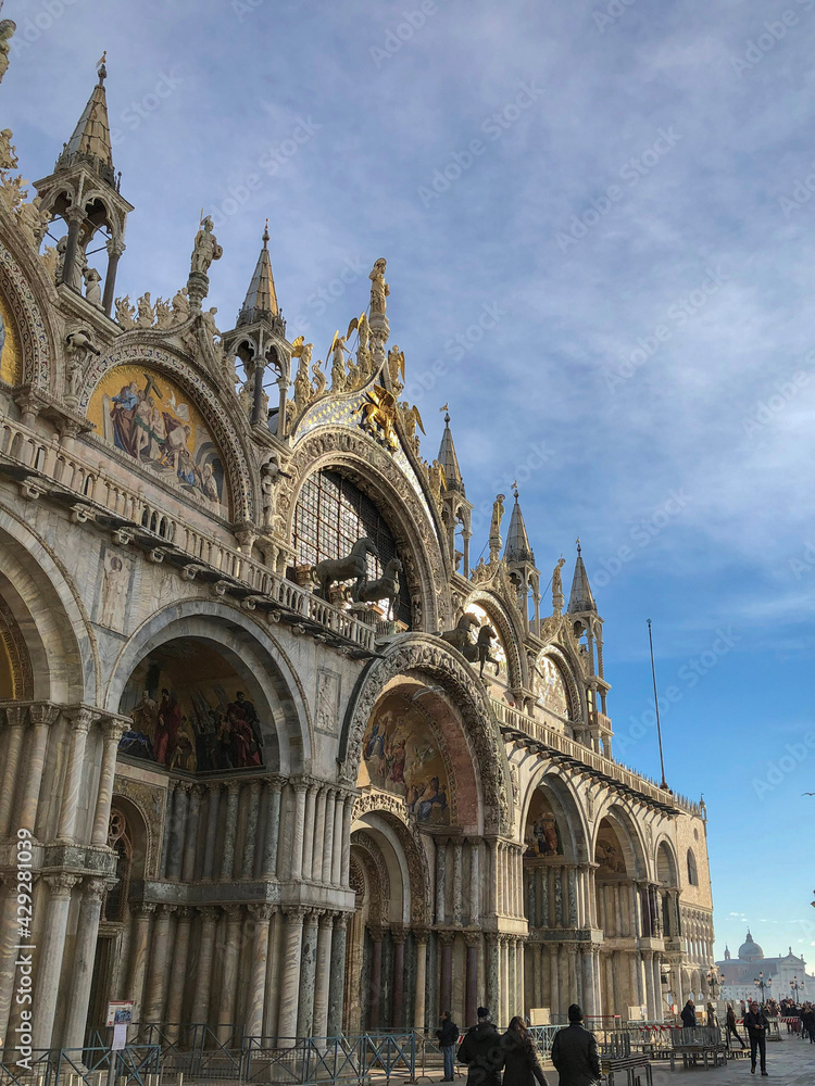 Naklejka premium Basilica Golden Facade Venice