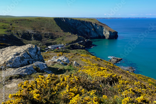 A wide angle landscape photo of Trebarwith strand from the south west coast path