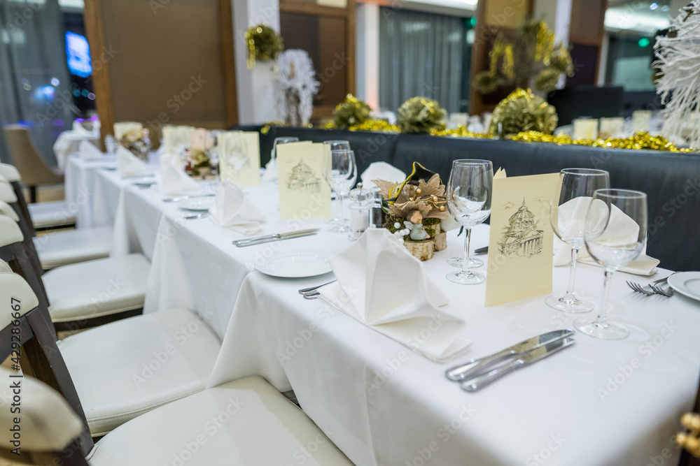 Restaurant Table Arrangement