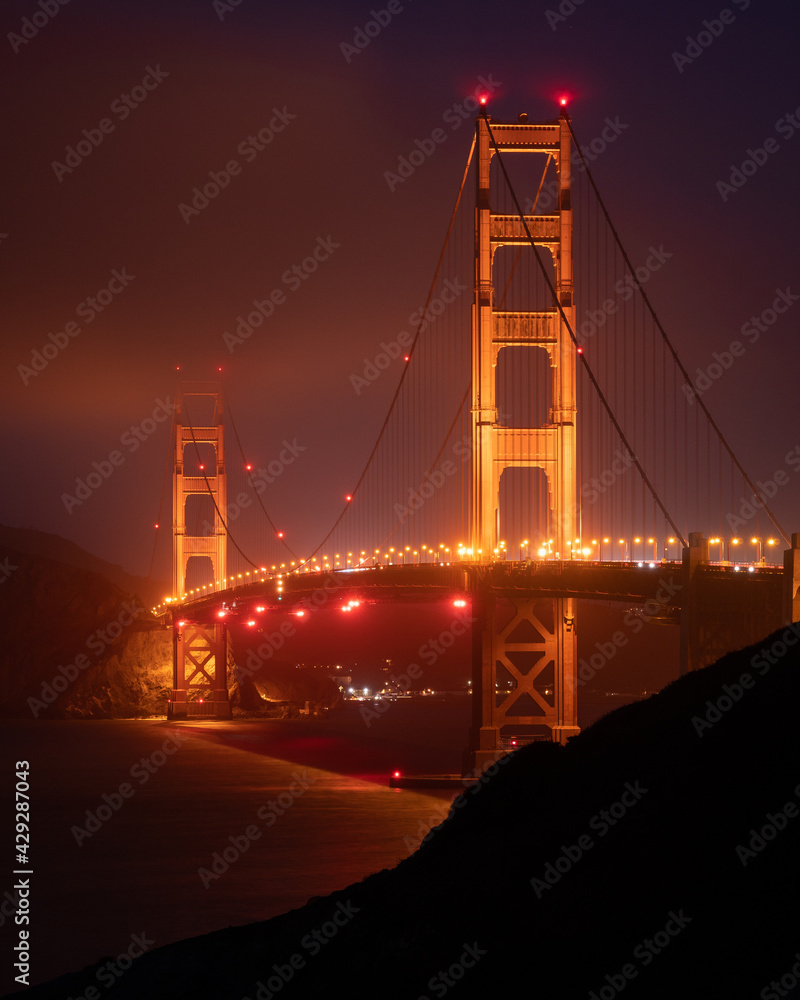 Obraz premium Golden Gate Bridge at Night