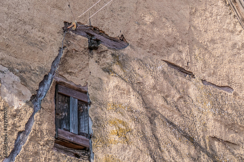 Gebäudeschäden an historischem Fachwerhaus photo