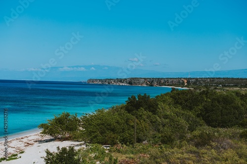 view of the sea and the beach © R-Team